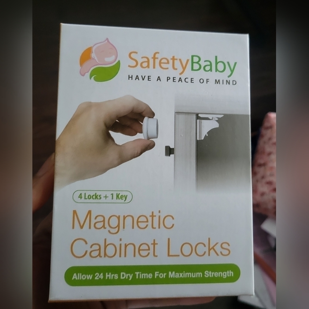Safety Baby Magnetic Child Proof Cabinet Locks 4 Locks + 1 Key - Picture 1 of 4